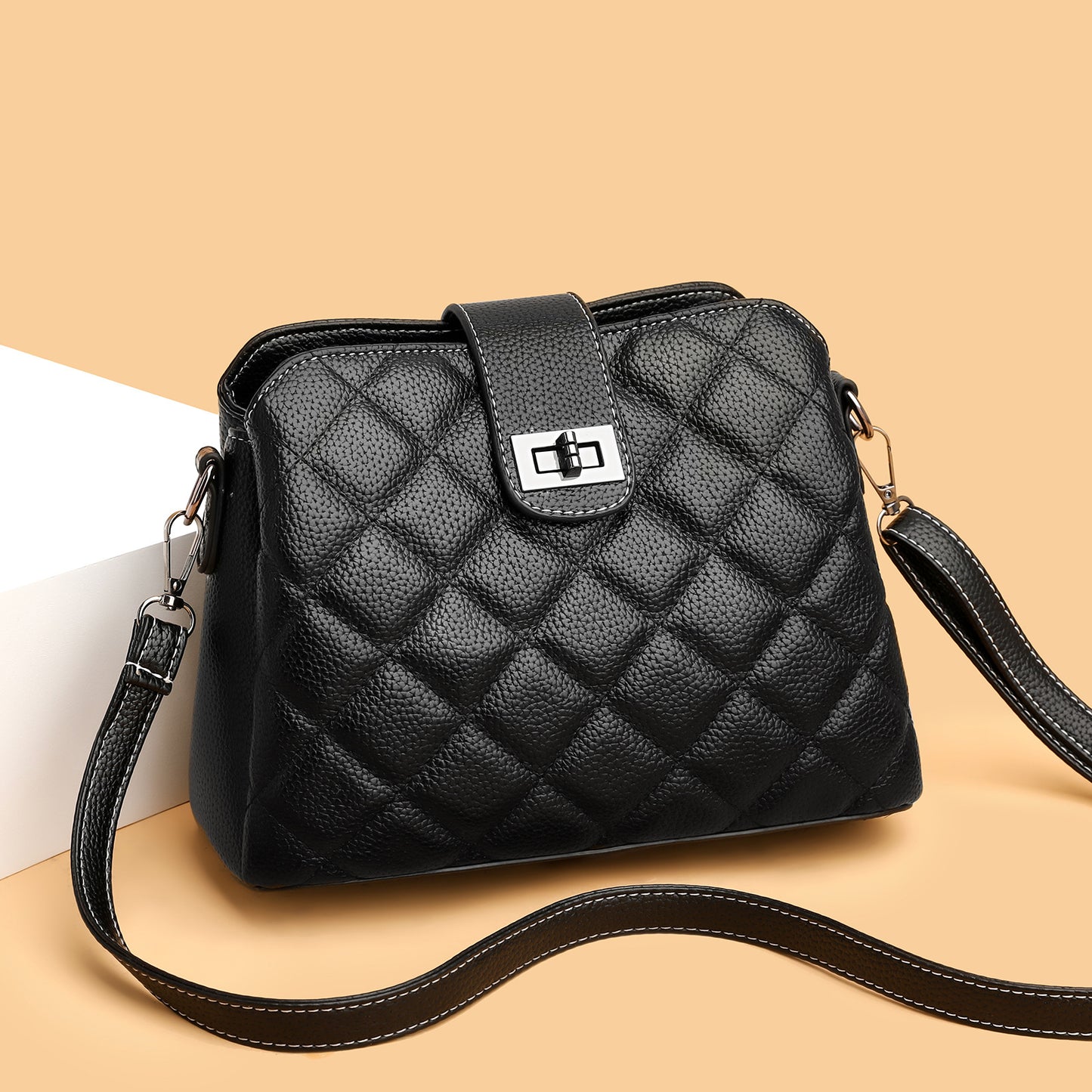 Simple and stylish diamond-patterned large-capacity bucket bag