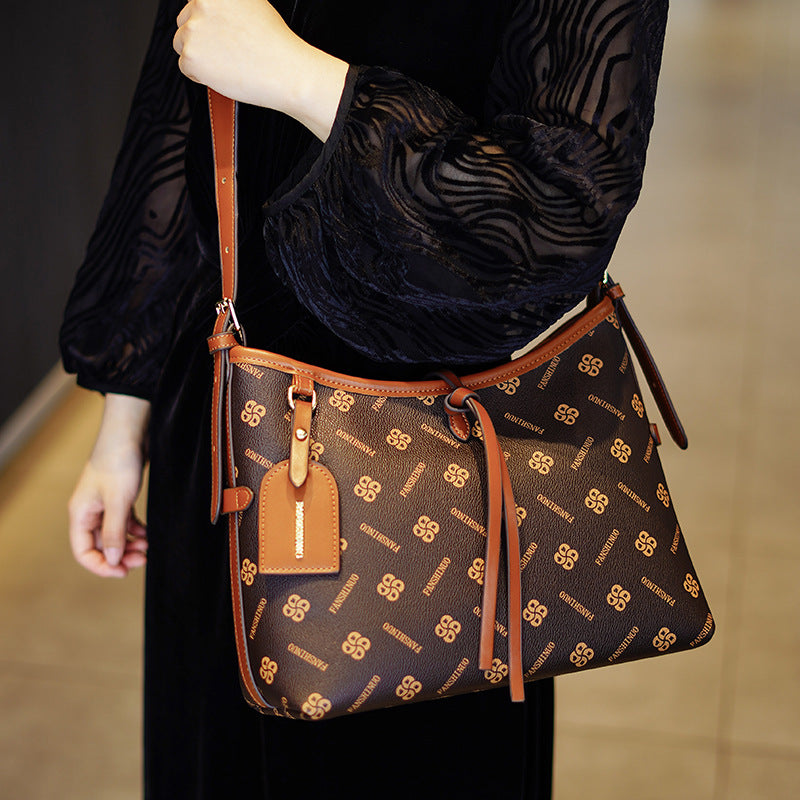 Large capacity shoulder bag for women