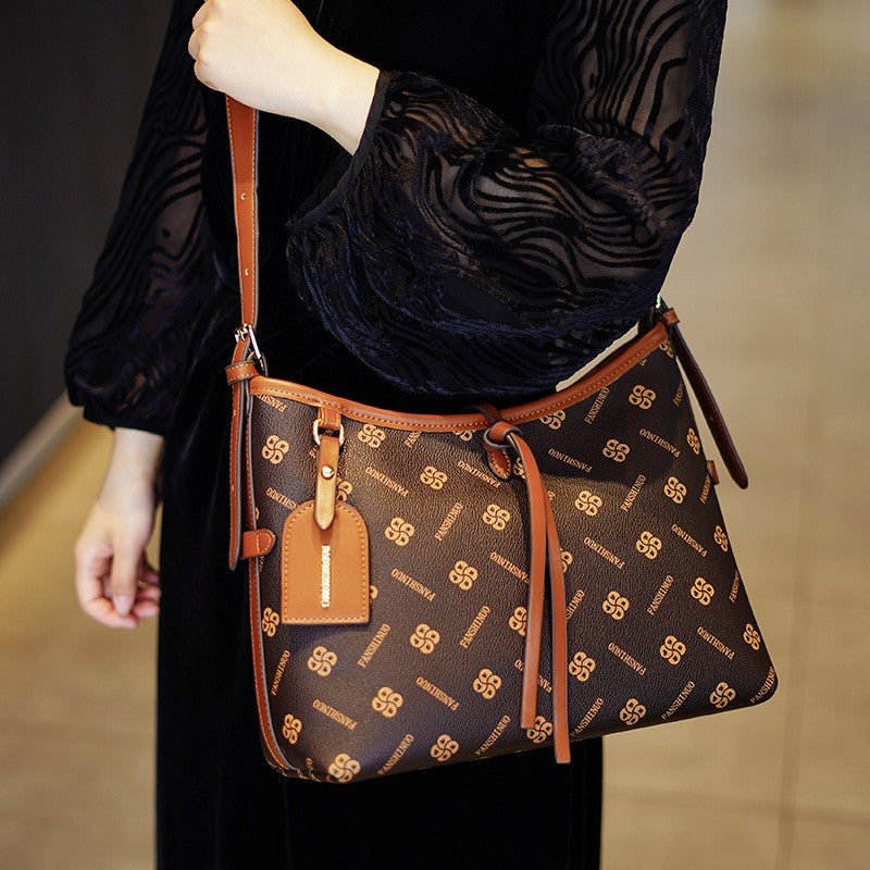 Large capacity shoulder bag for women