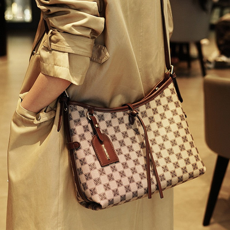 Large capacity shoulder bag for women