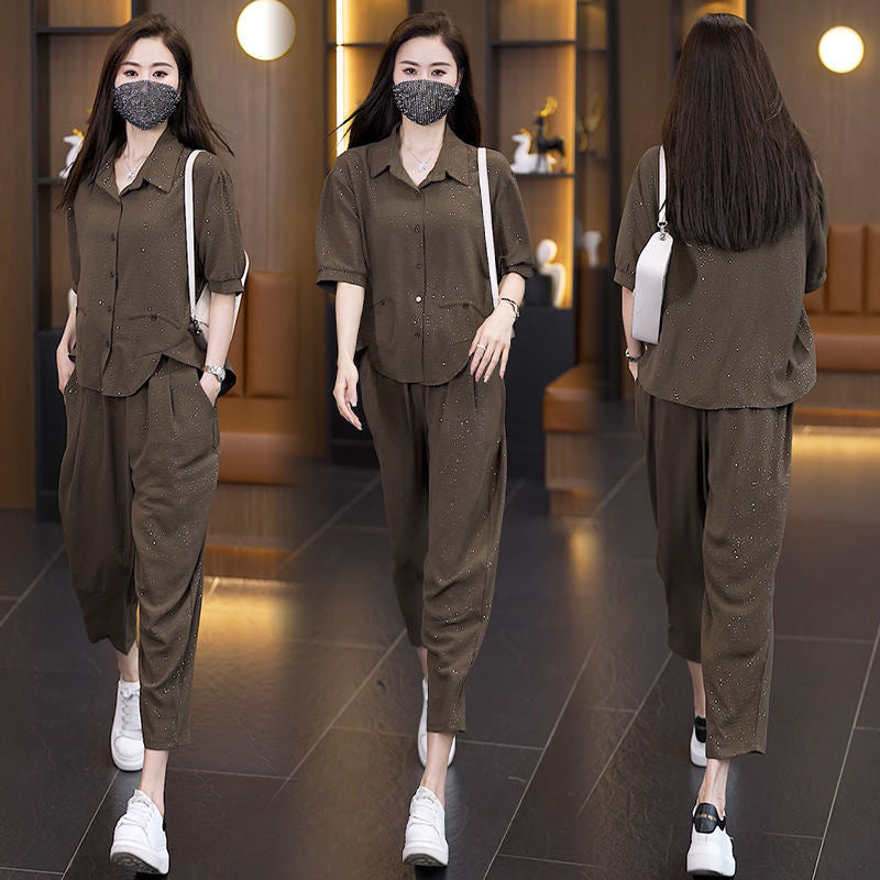 Summer wear with a complete set of fashionable and stylish two-piece suits