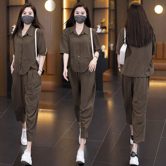 Summer wear with a complete set of fashionable and stylish two-piece suits